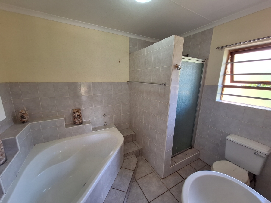 3 Bedroom Property for Sale in Wavecrest Eastern Cape